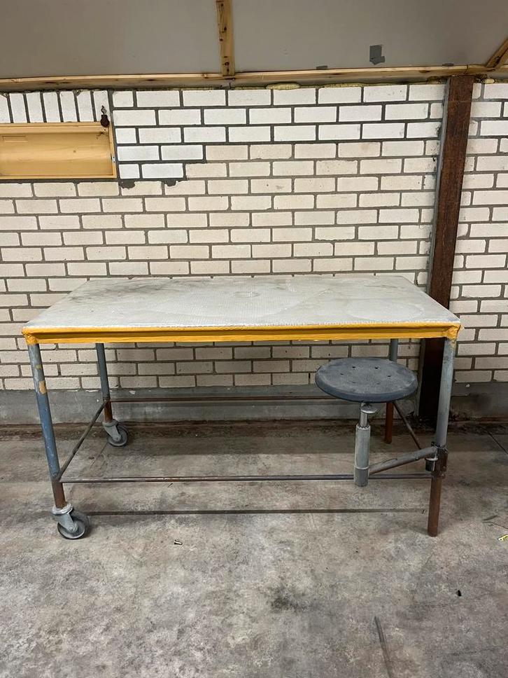 Heerlijke klus- / werktafel op wielen, Doe-het-zelf en Verbouw, Metalen, Zo goed als nieuw, Ophalen