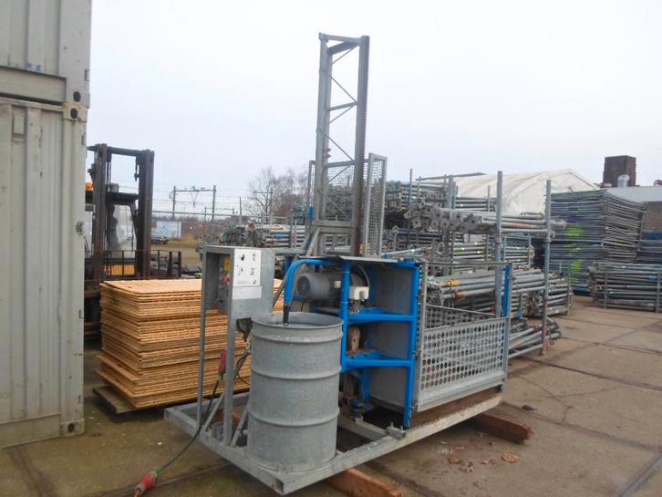 Gebruikte bouwlift / tandheugel lift Bouwma WH400TH 12m hoog, Doe-het-zelf en Verbouw, Gereedschap | Overige machines, Gebruikt