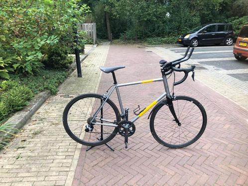 Racefiets (frame van Columbus Spirit lichtgewicht staal), Fietsen en Brommers, Fietsen | Heren | Sportfietsen en Toerfietsen, Zo goed als nieuw