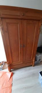 2 deurs oude grenen linnenkast met planken., Ophalen
