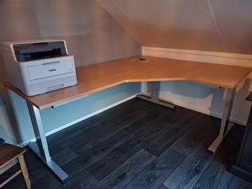 Hoekbureau - Verstelbaar - 200 x 160 beschikbaar voor biedingen