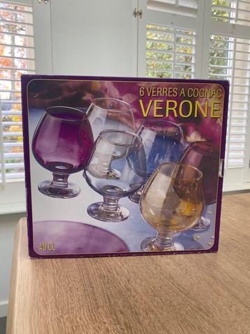 Mooie Frans gekleurde cognac glazen beschikbaar voor biedingen