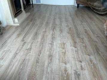 Klik laminaat vloer 850 x 500 + 250 x 250 cm beschikbaar voor biedingen