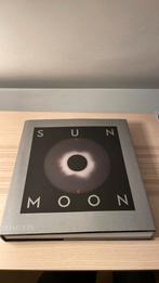 Sun & Moon - Boek, astronomie, Boeken, Ophalen of Verzenden, Zo goed als nieuw