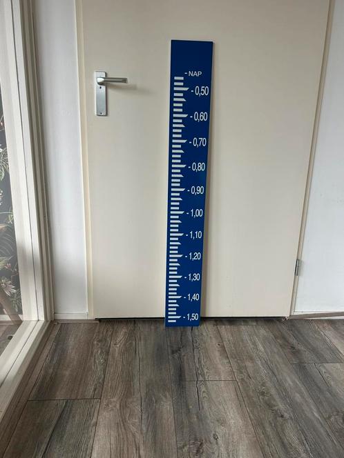 Decoratieve NAP-peilschaal bord – 123cm hoog – foamboard, Huis en Inrichting, Woonaccessoires | Tekstborden en Spreuken, Gebruikt