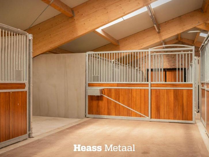 Draaibare voorwand | Draaibaar | Basis | Nieuw | Stalwand |, Dieren en Toebehoren, Stalling en Weidegang, Stalling, 4 paarden of pony's of meer