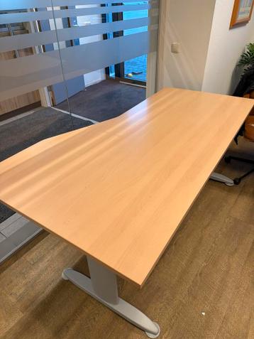 Bureau met vergadertafel en 6 stoelen (Heerenveen)