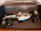 F1 mercedes amg wm02 Nico rosberg Showcar 2011, Hobby en Vrije tijd, Modelauto's | 1:18, Ophalen of Verzenden, Zo goed als nieuw