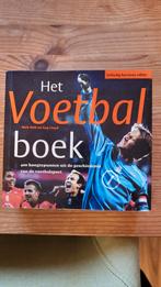 Het Voetbal Boek - Geschiedenis van de voetbalsport, Boeken, Sportboeken, Ophalen of Verzenden, Gelezen, Nick Holt en Guy Lloyd