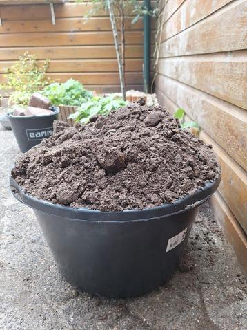 Gratis ruim 40 liter zwart zand beschikbaar voor biedingen