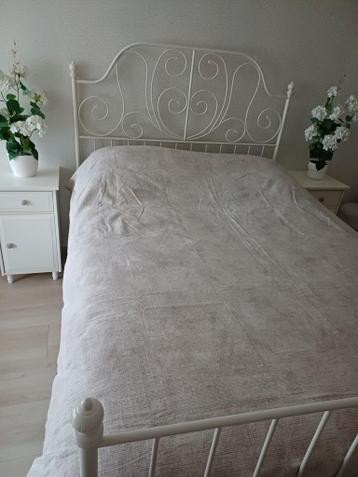 Ikea bed incl. 2 lattenbodems + matras - afbeelding 3