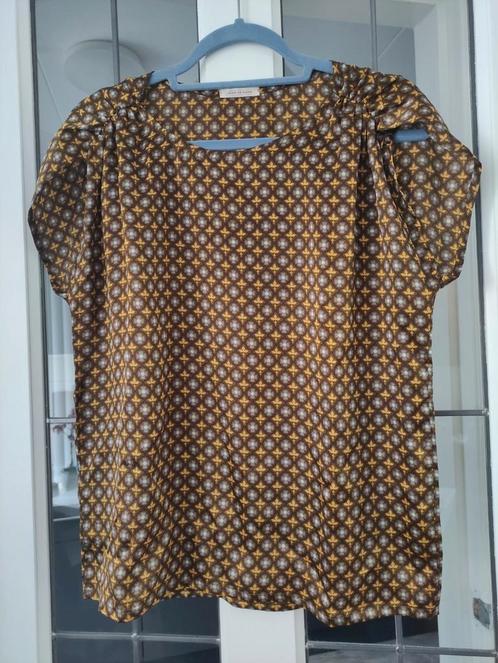 Just in case zijden blouse maat M, Kleding | Dames, Blouses en Tunieken, Zo goed als nieuw, Maat 38/40 (M), Bruin, Ophalen of Verzenden