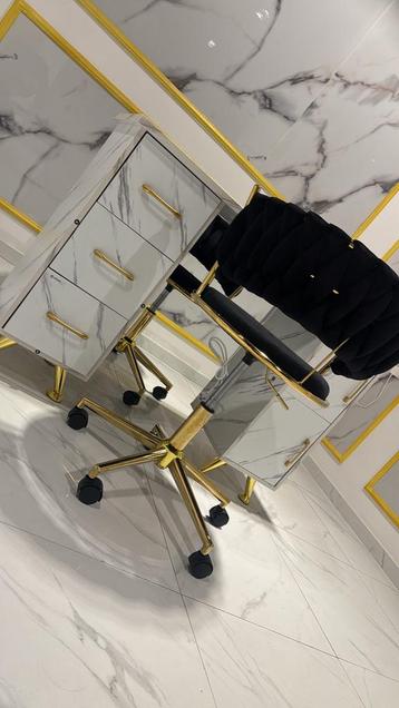 Luxury Nail Station for Rent – Amsterdam Beauty Salon beschikbaar voor biedingen