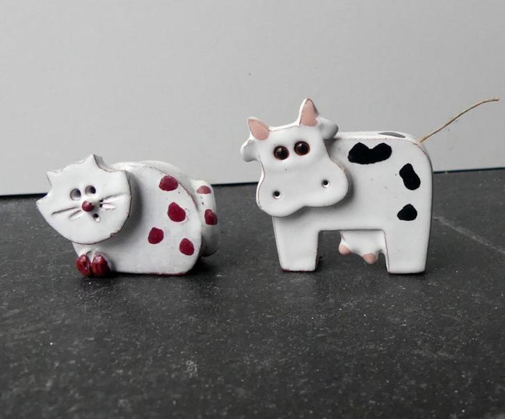 Vintage beeldjes koe en poes kat wit keramiek beeldje, Verzamelen, Beelden en Beeldjes, Gebruikt, Dier, Ophalen of Verzenden