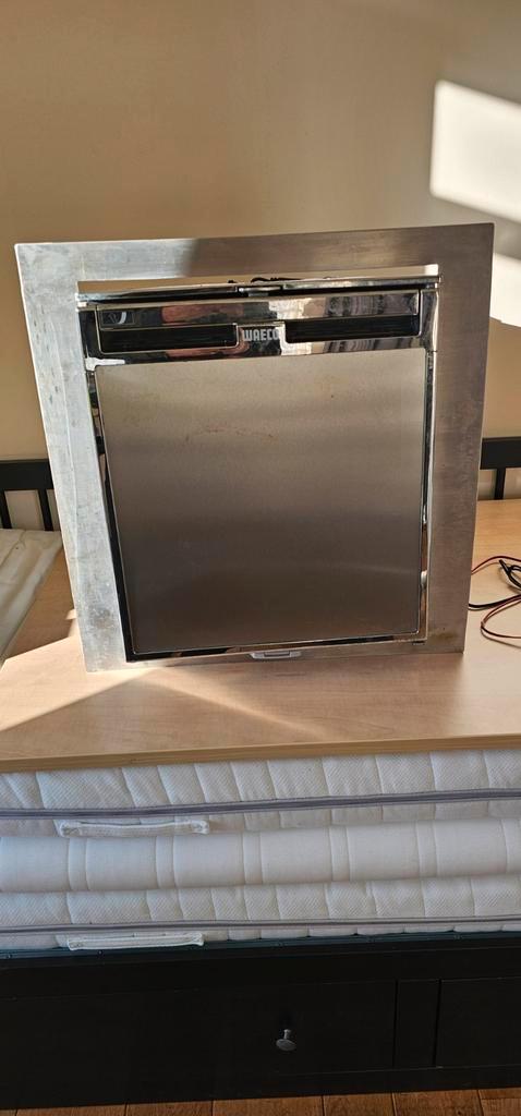 Waeco Compressor Koelkast - 24 volt en 220 volt, Watersport en Boten, Accessoires en Onderhoud, Gebruikt, Kombuis en Sanitair