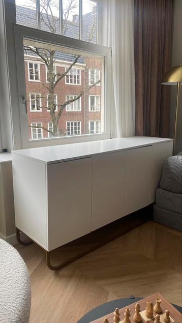 Dressoir wit met gouden poten 83x160x48 (hbd)