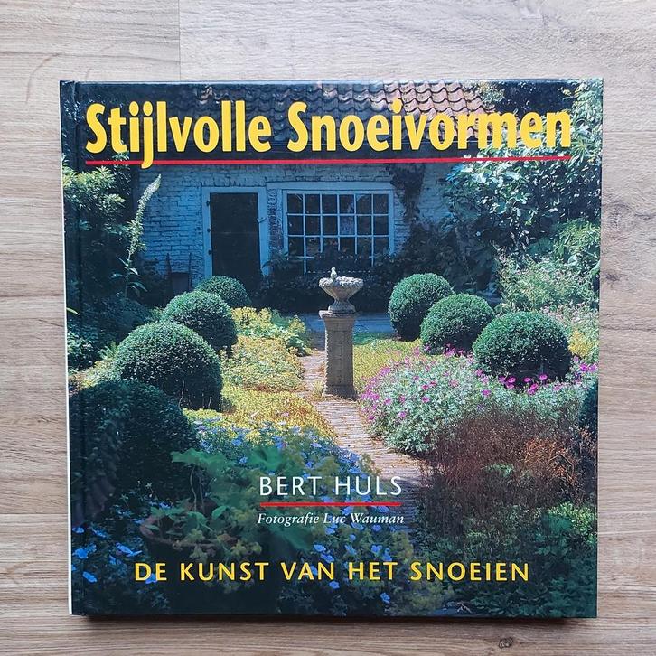 ALS NIEUW! mooi tuinboek: Stijlvolle Snoeivormen, Bert Huls, Boeken, Wonen en Tuinieren, Zo goed als nieuw, Tuinieren en Tuinplanten