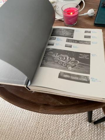KAWS Boek - Rizzoli Electa beschikbaar voor biedingen