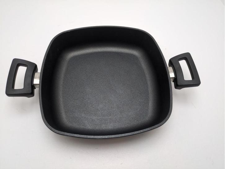 Eurolux braadpan 28x28 cm met krassen en deuken, ongebruikt, Huis en Inrichting, Keuken | Potten en Pannen, Nieuw, Koekenpan of Braadpan