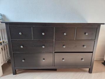 Hemnes ladekast/commode donkerbruin beschikbaar voor biedingen