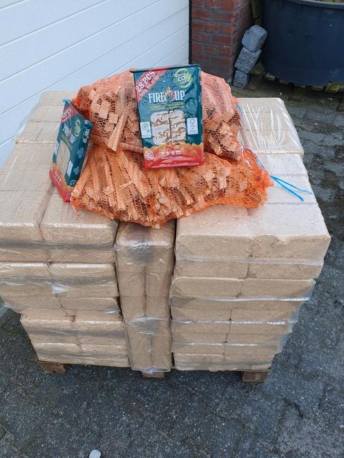 Houtbriketten 24x10 kg +aanmaakpakket€107,00, Tuin en Terras, Haardhout, Blokken, Overige houtsoorten, Minder dan 3 m³, Ophalen