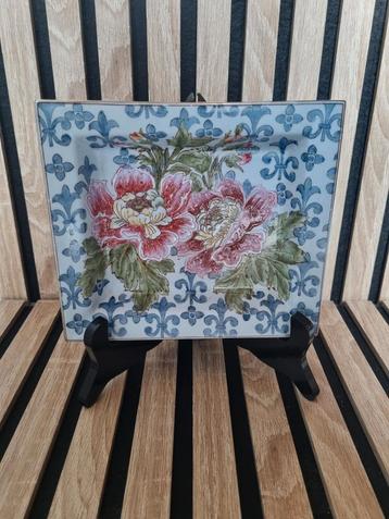 Vintage Schaal met Bloemen beschikbaar voor biedingen