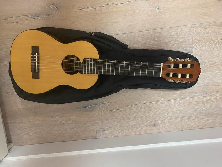 Yamaha Guitalele Gitaar - Zo Goed Als Nieuw!, Muziek en Instrumenten, Snaarinstrumenten | Gitaren | Akoestisch, Zo goed als nieuw