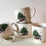 Set van 4 Vintage Kerst Kopjes of Mokjes “Tis the season”, Verzenden, Zo goed als nieuw, Overige stijlen, Kop(pen) en/of Schotel(s)