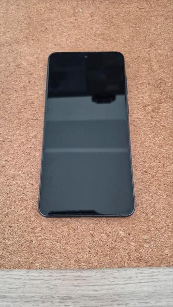 Samsung S21 FE 5G 128GB + Spigen Case en Screenprotector beschikbaar voor biedingen