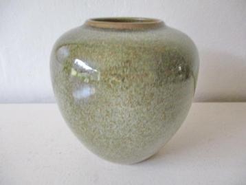 Vintage vaas Zaalberg Holland met groene glans glazuur beschikbaar voor biedingen