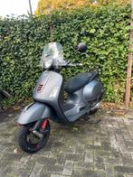 Nette Vespa GTS 300 2017 ABS Akrapovic en alarm mat grijs, Ophalen, Gebruikt, Benzine, Vespa