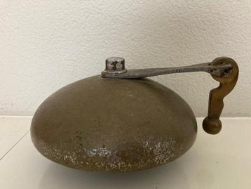 OUDE KOPEREN ZWARE BEL MET FRAAIE KLINGEL beschikbaar voor biedingen