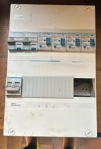 Volledige meterkast met 6x aardlekautomaat & hoofdschakelaar, Hobby en Vrije tijd, Elektronica-componenten, Ophalen, Zo goed als nieuw