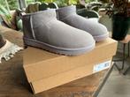 Ugg Ultra Mini Maat 39 (8) Pale smoke Nieuw in Doos, Ophalen, Nieuw, Overige kleuren, Lage of Enkellaarzen