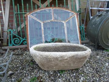 mooie oude Franse trog beschikbaar voor biedingen