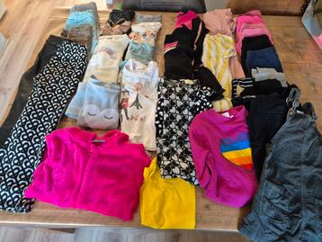 Groot pakket meisjes kleding 122/128 beschikbaar voor biedingen