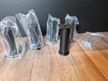 5 nieuwe zwarte meubelpootjes verstelbaar in hoogte  beschikbaar voor biedingen