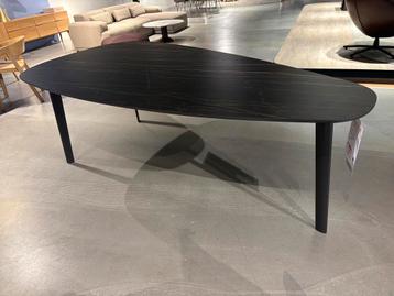 Eetkamertafel Pebble beschikbaar voor biedingen