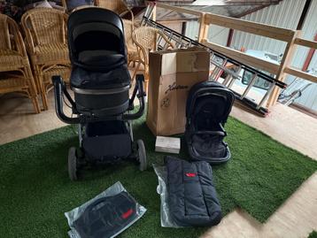 Mercedes AMG kinderwagen met nieuw onderstel in de doos beschikbaar voor biedingen