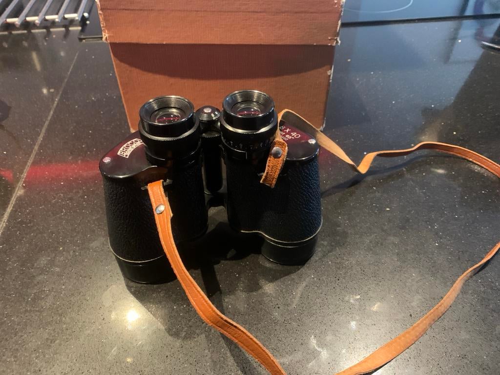 Vintage BRICO 8x40 Verrekijker, Gebruikt, 8 tot 12x, Met hoes of tas, Porro (met knik)