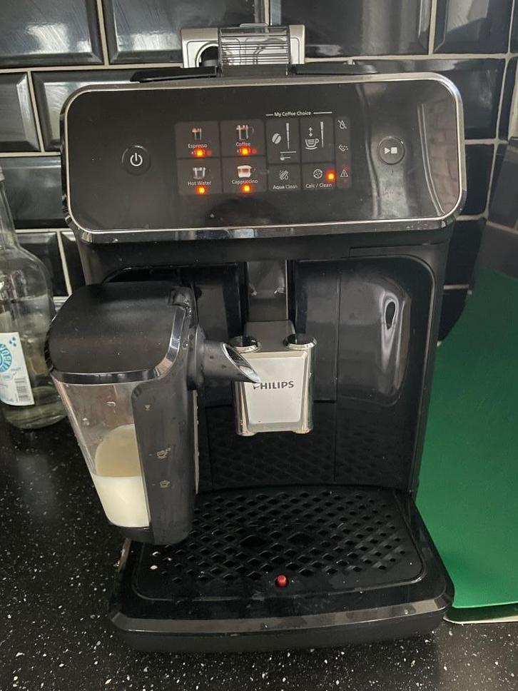 Philips 2300 EP2331/10 LatteGo, Witgoed en Apparatuur, Koffiezetapparaten, Zo goed als nieuw, Koffiebonen, Koffiemachine, 10 kopjes of meer