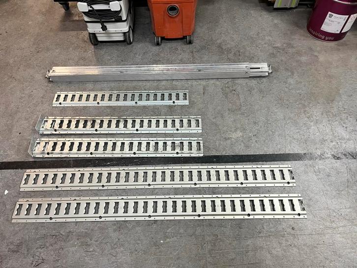 Ladingrails en ladingbalk / stuwbalk, Auto-onderdelen, Overige Auto-onderdelen, Renault, Nieuw, Ophalen