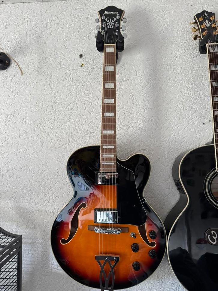 Ibanez elektrische gitaar met versterker, Muziek en Instrumenten, Snaarinstrumenten | Gitaren | Elektrisch, Zo goed als nieuw