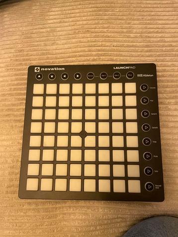 Novation Launchpad + MIDI Kabel - Perfect voor Ableton! beschikbaar voor biedingen