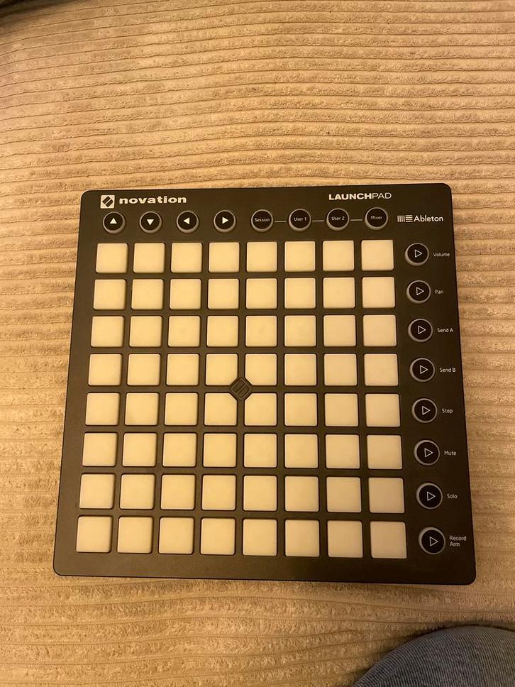 Novation Launchpad + MIDI Kabel - Perfect voor Ableton!, Muziek en Instrumenten, Midi-apparatuur, Zo goed als nieuw, Ophalen of Verzenden