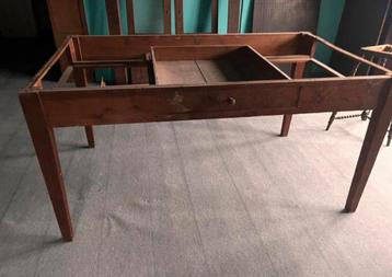 Eettafel in losse onderdelen antiek hout beschikbaar voor biedingen