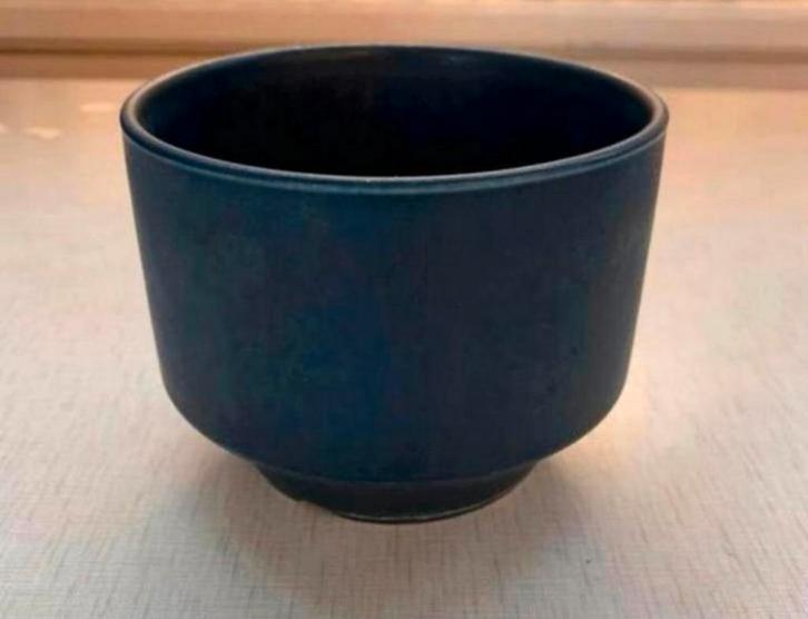 Bloempot mooie paars blauwe Arabia Finland bloempotje., Antiek en Kunst, Antiek | Keramiek en Aardewerk, Ophalen of Verzenden