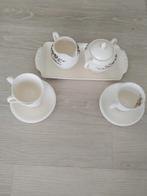 Wedgwood melk/suikerstel met drie kop en schotel, Ophalen