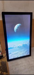 32 en 40 inch SCHERM MET OMBOUW VOOR WINKEL RETAIL, Ophalen, Kantelbaar, VGA, NEC