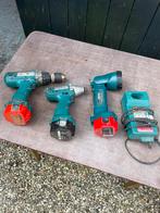 Makita. Boor. Radio in lamp. en lader alles 12 volt., Ophalen of Verzenden, Zo goed als nieuw, Boor- en Schroefmachine